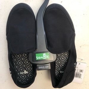 Black Pair O Dice Sanuk shoes